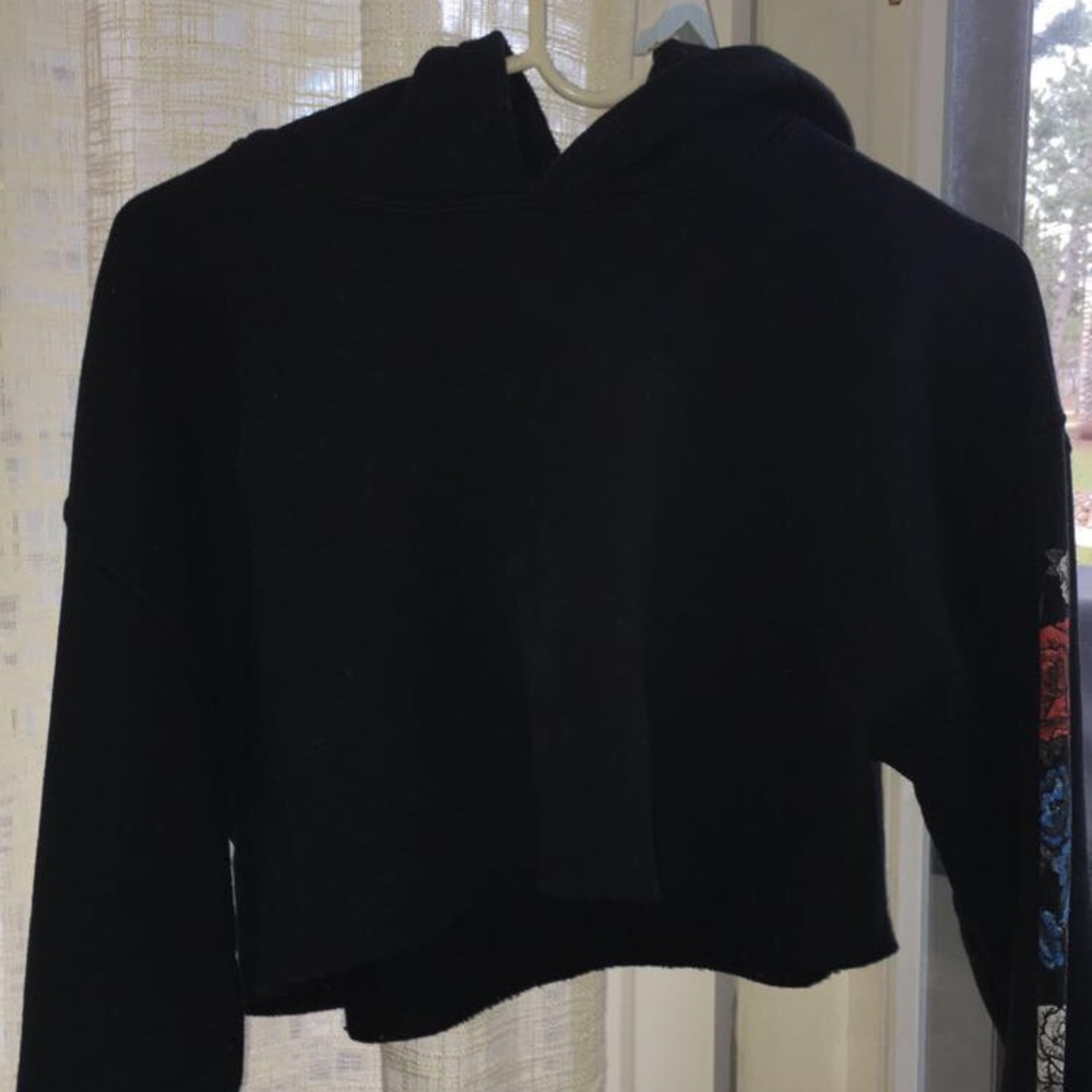 Cropped roses hoodie🌺